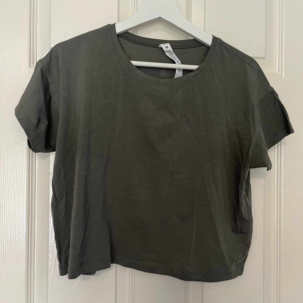 Lululemon cates tee - size 6